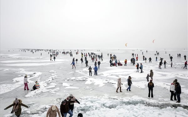 A vártnál jóval több érdeklődőt vonzott a BalatonÁtcsúszás