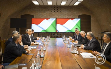 Orbán Viktor a gazdaszervezetek és a fuvarozók képviselőivel egyeztetett