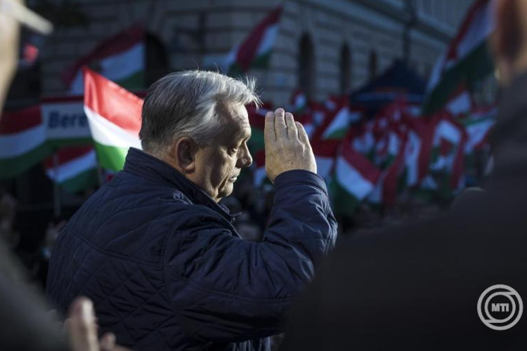 Orbán Viktor: Nem adjuk a gyerekeinket Ukrajnának
