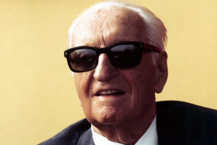 El akarták rabolni Enzo Ferrari holttestét