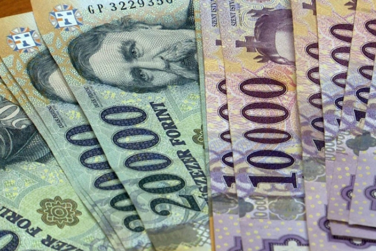 KSH: a bruttó átlagkereset 683 300 forint volt, 8,7 százalékkal haladta meg az egy évvel korábbit