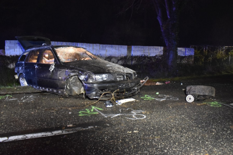 Kirepült a BMW-ből a 14 éves lány a Csopaknál történt balesetben